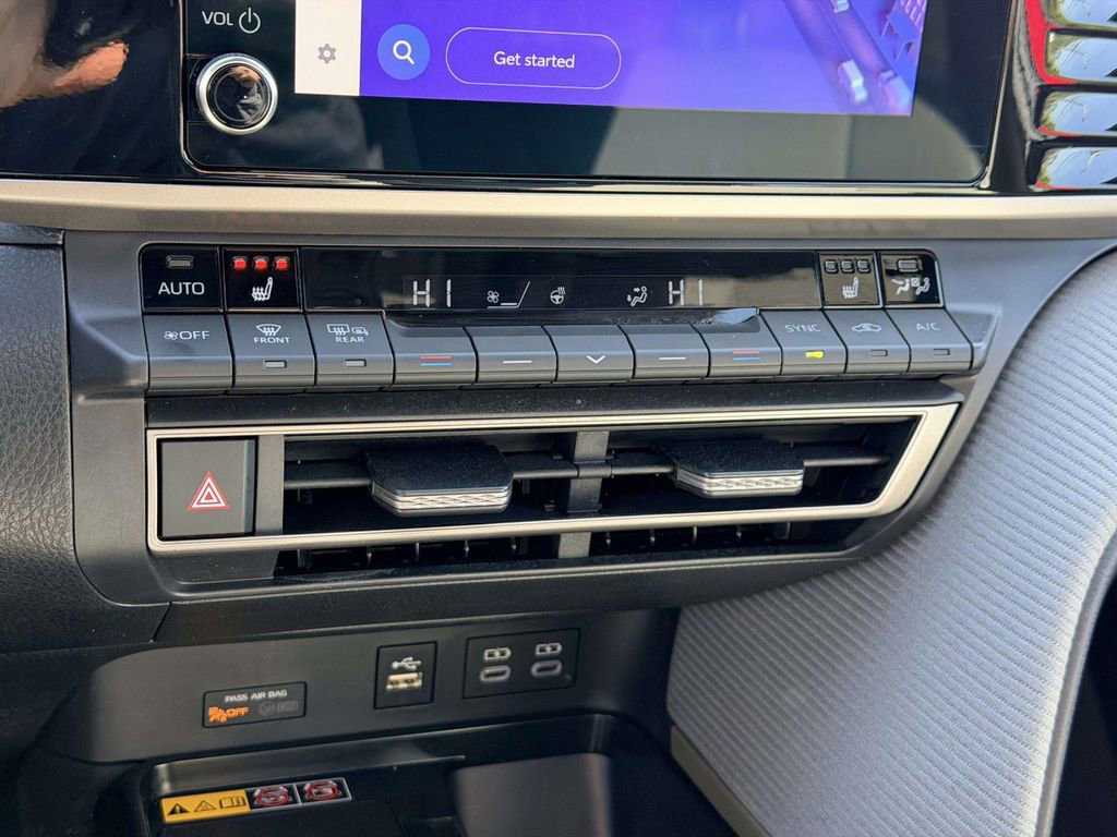 Certified 2025 Toyota Camry SE w/ Convenience Package image 5