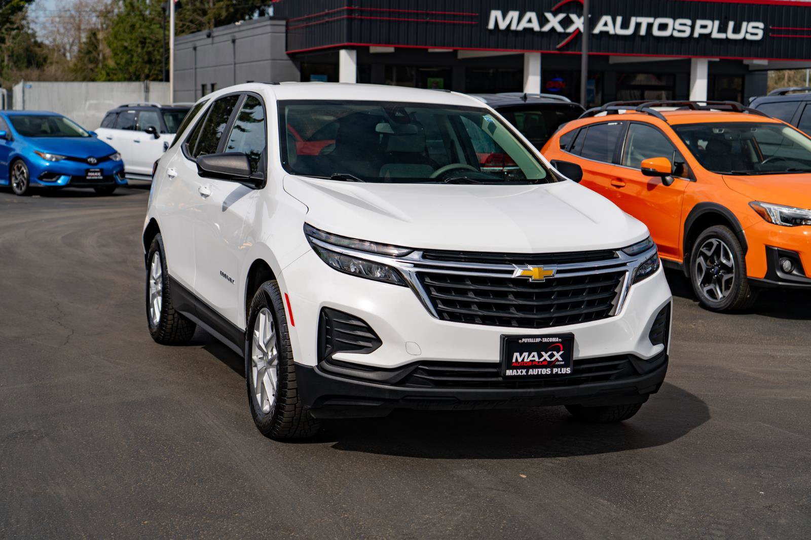 Used 2022 Chevrolet Equinox LS w/ LS Convenience Package AWD/4WD image 2