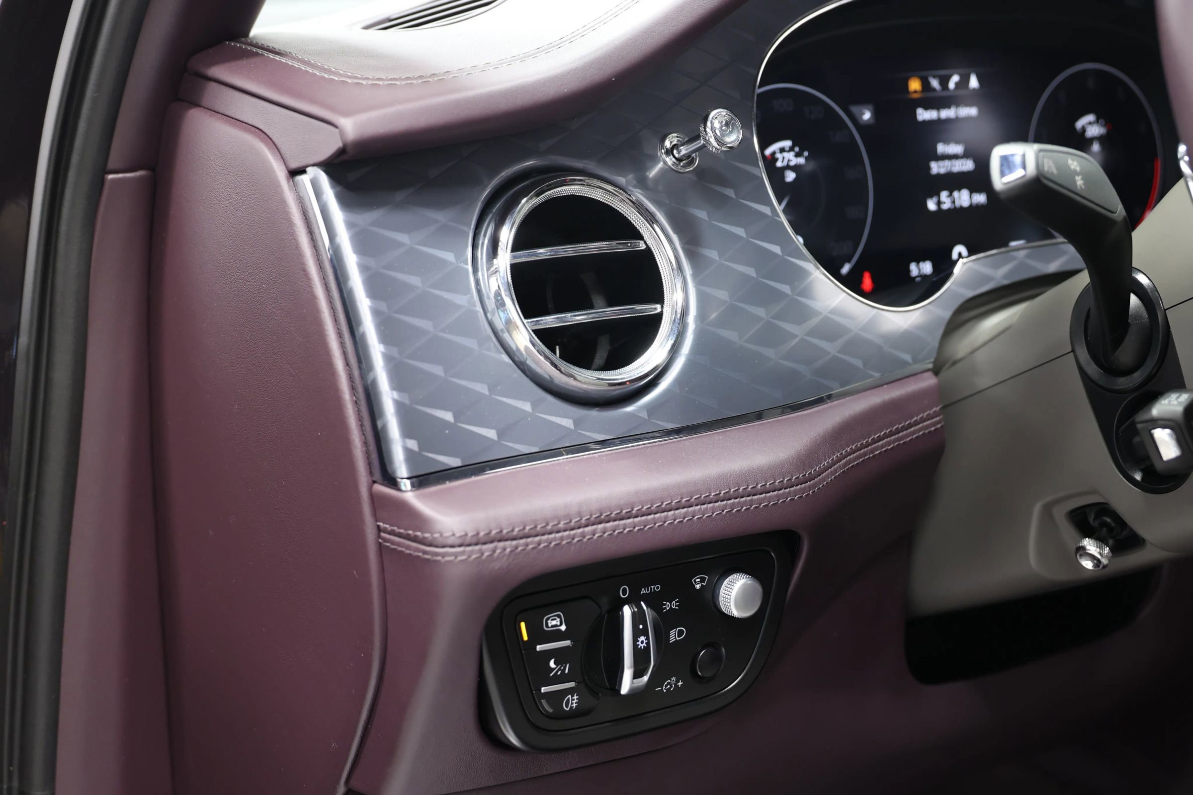 Used 2023 Bentley Bentayga Extended Wheelbase image 23