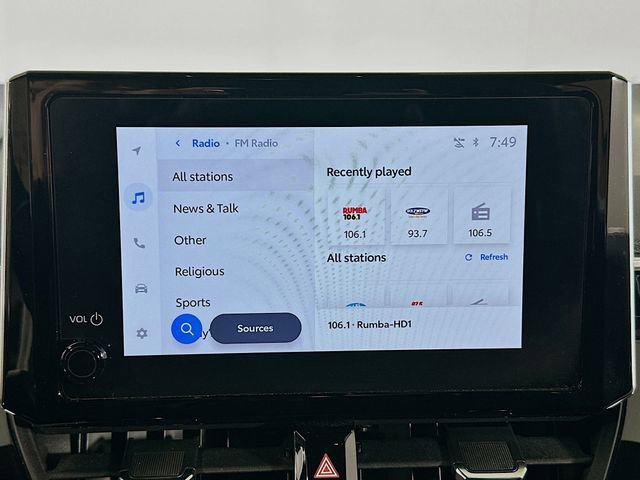 Used 2025 Toyota Corolla SE w/ SE Package image 22