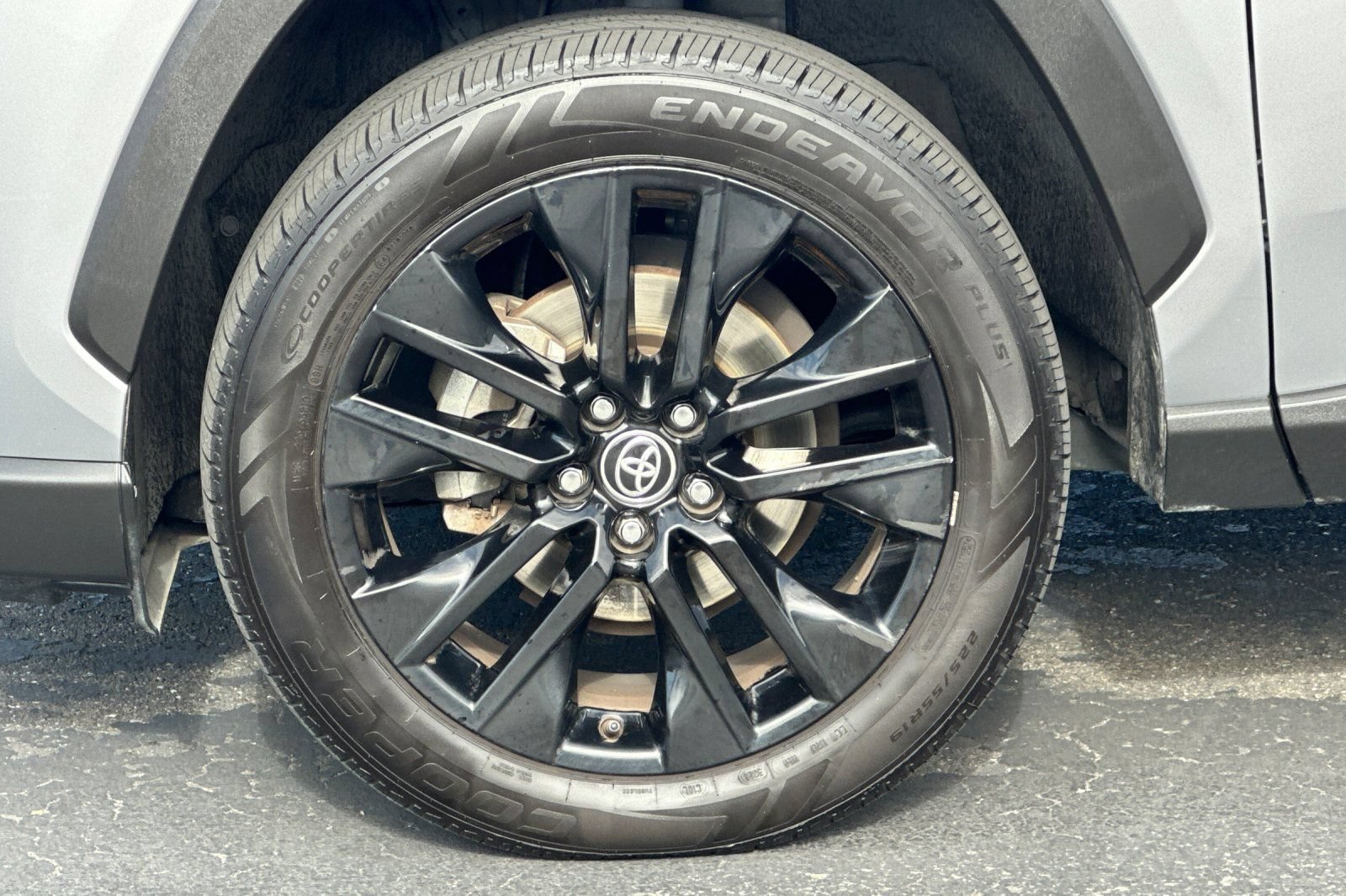 Used 2020 Toyota RAV4 XLE Premium FWD image 43