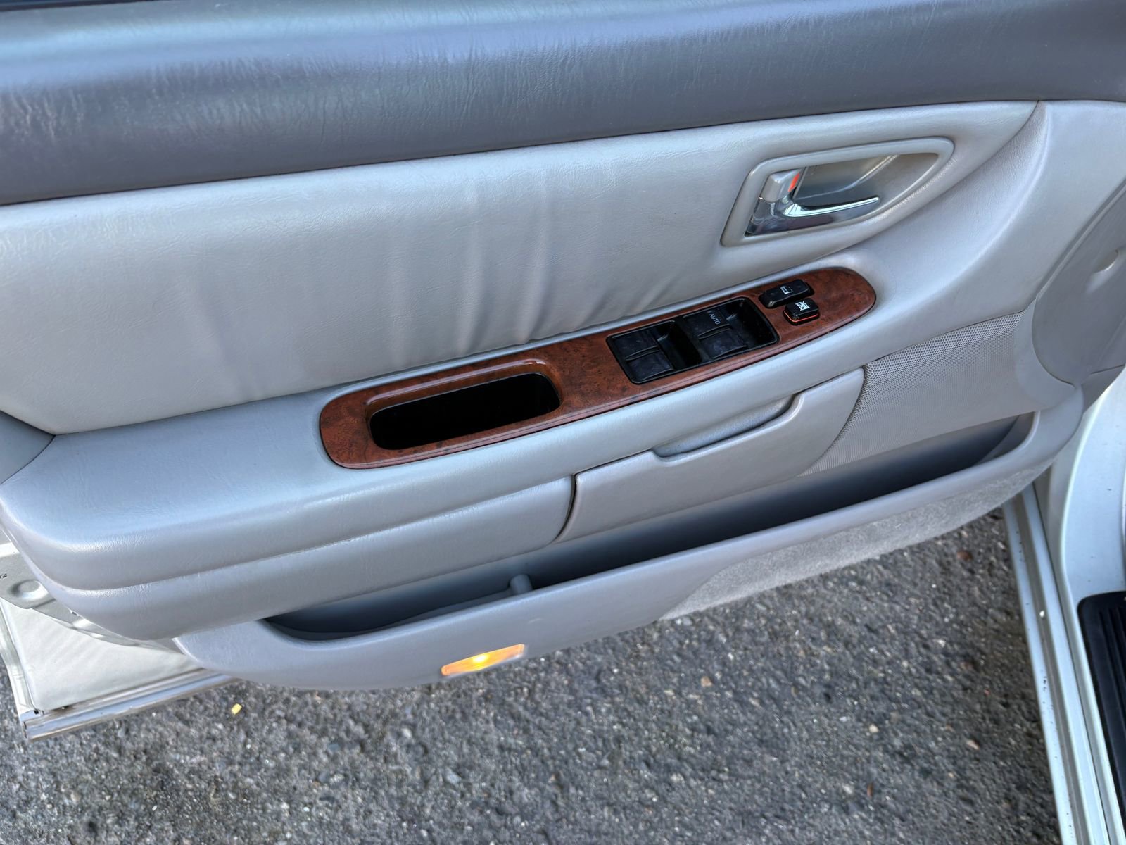 Used 2004 Toyota Avalon XLS FWD image 15