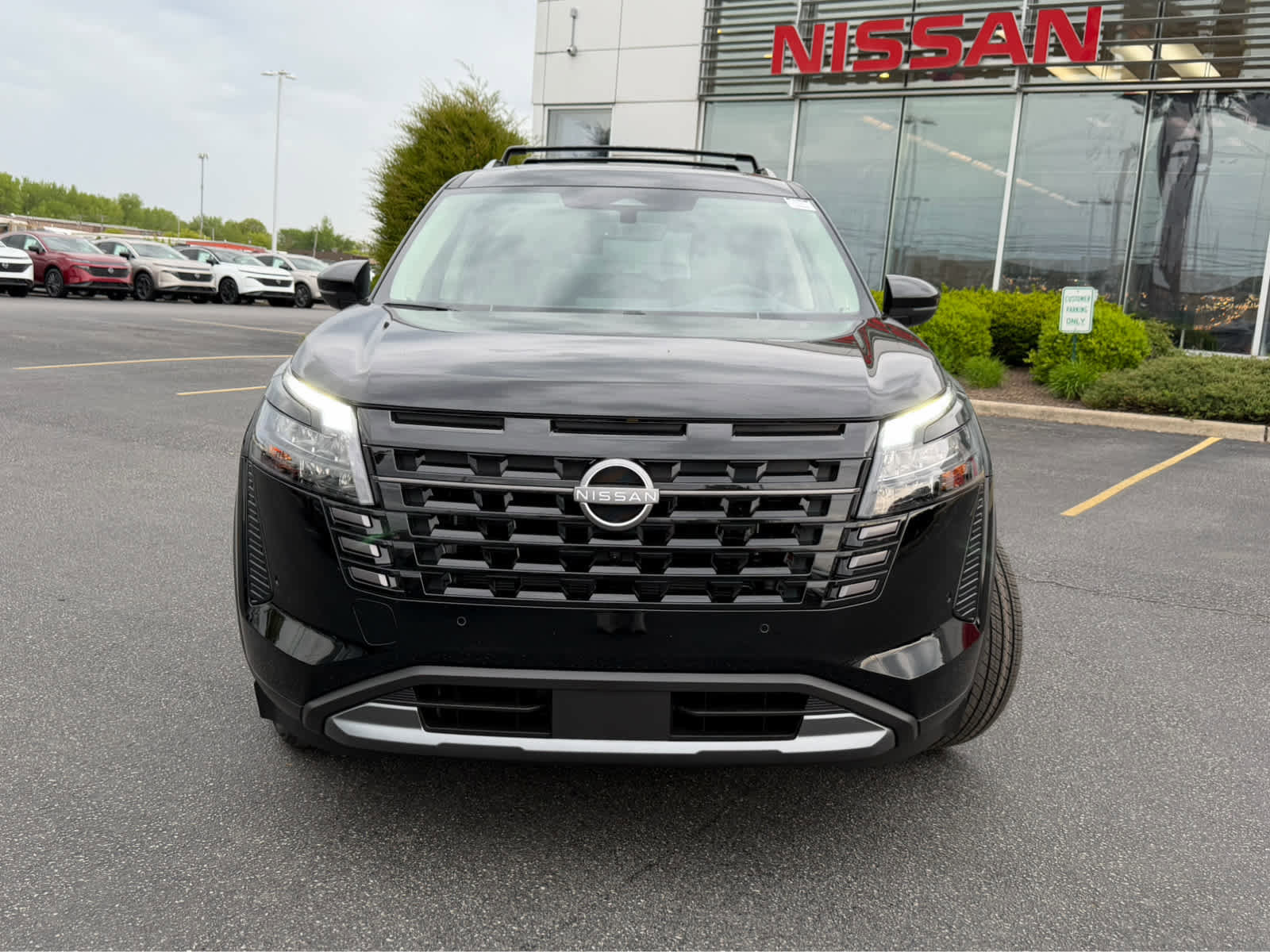 New 2026 Nissan Pathfinder Platinum AWD/4WD image 2