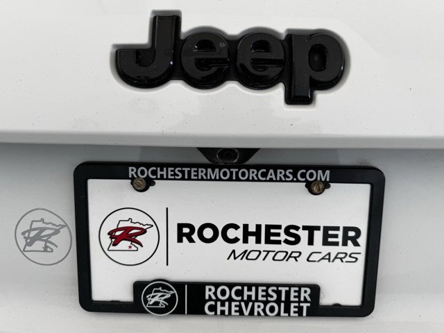 Used 2017 Jeep Grand Cherokee Altitude image 38