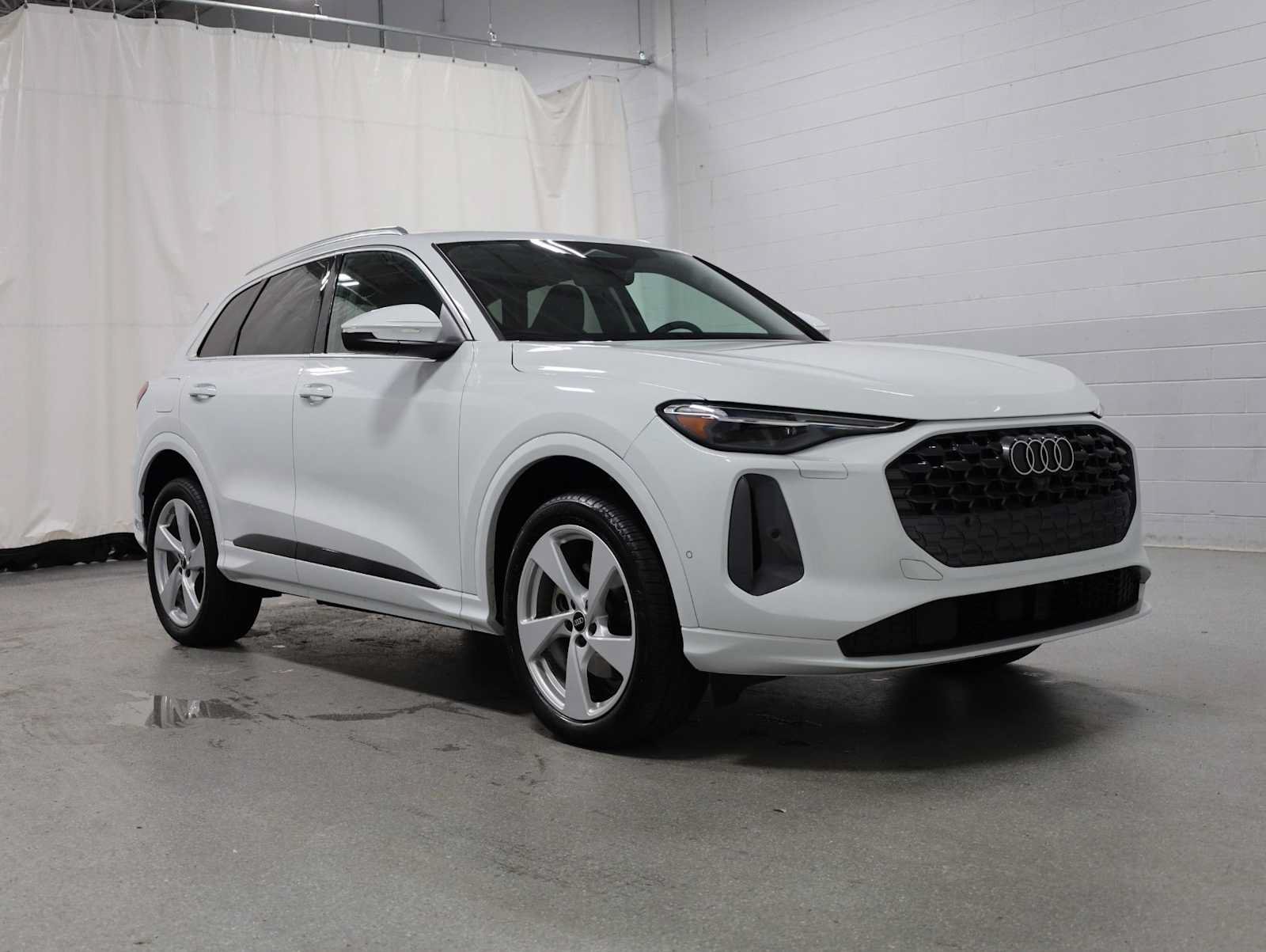 Certified 2025 Audi Q5 Premium Plus w/ Premium Plus AWD/4WD image 13