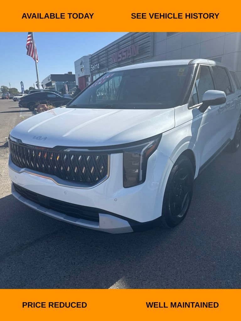 Used 2025 Kia Carnival FWD image 1