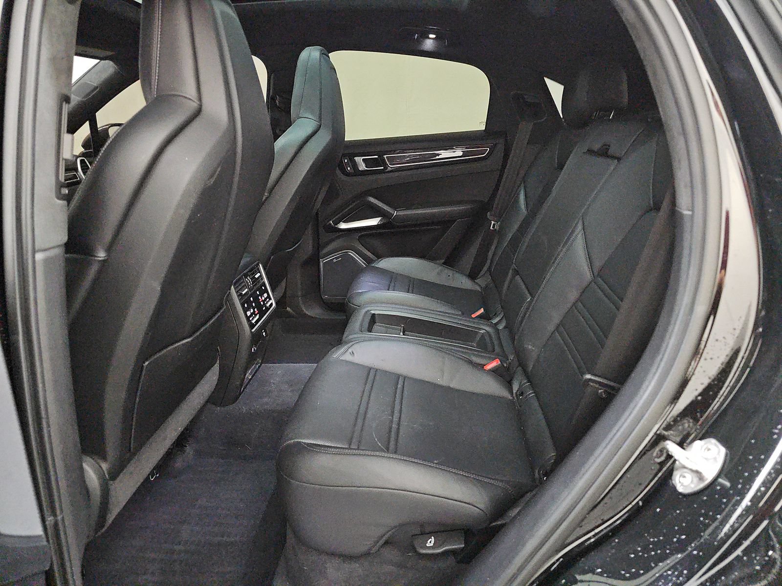 Used 2023 Porsche Cayenne Turbo AWD/4WD image 16