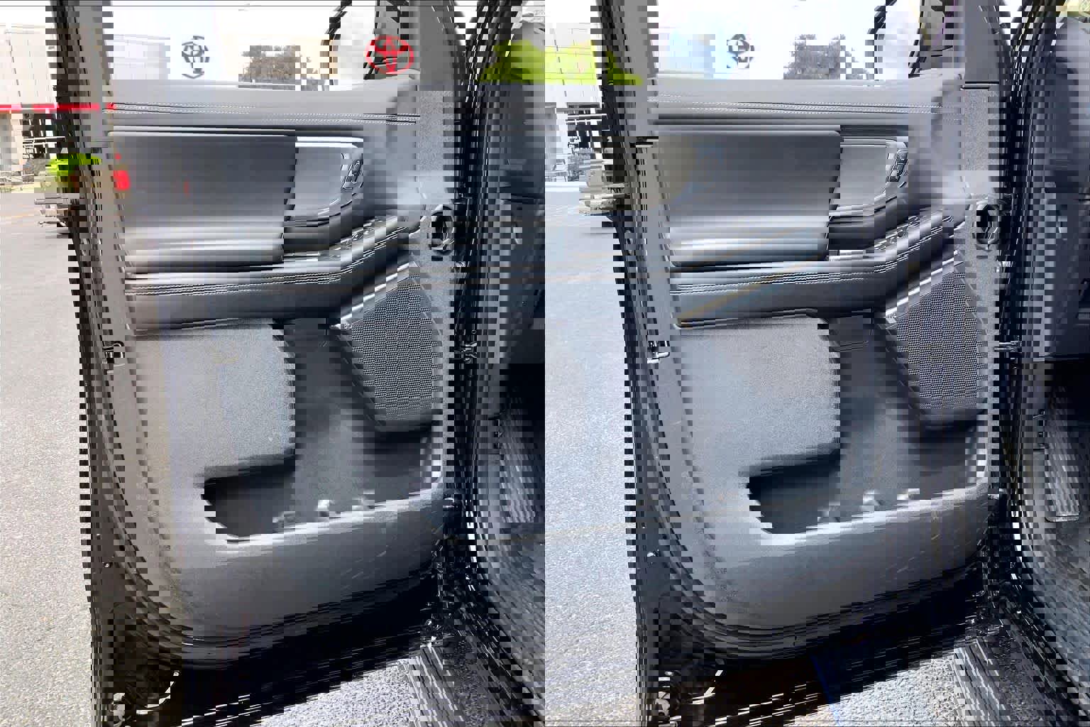 Used 2025 Ford Expedition Platinum AWD/4WD image 22