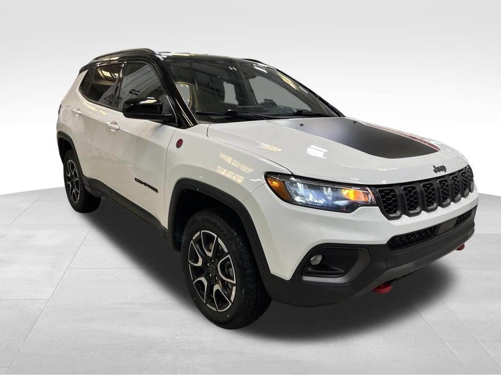Used 2025 Jeep Compass Trailhawk AWD/4WD image 7