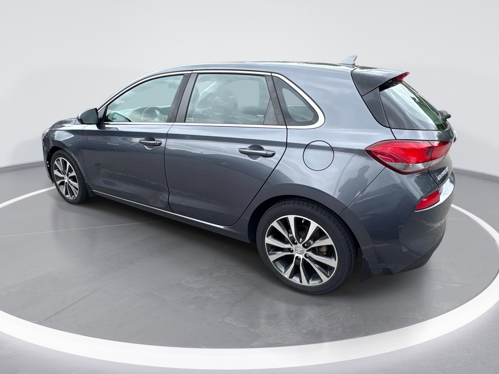 Used 2019 Hyundai Elantra GT FWD image 5