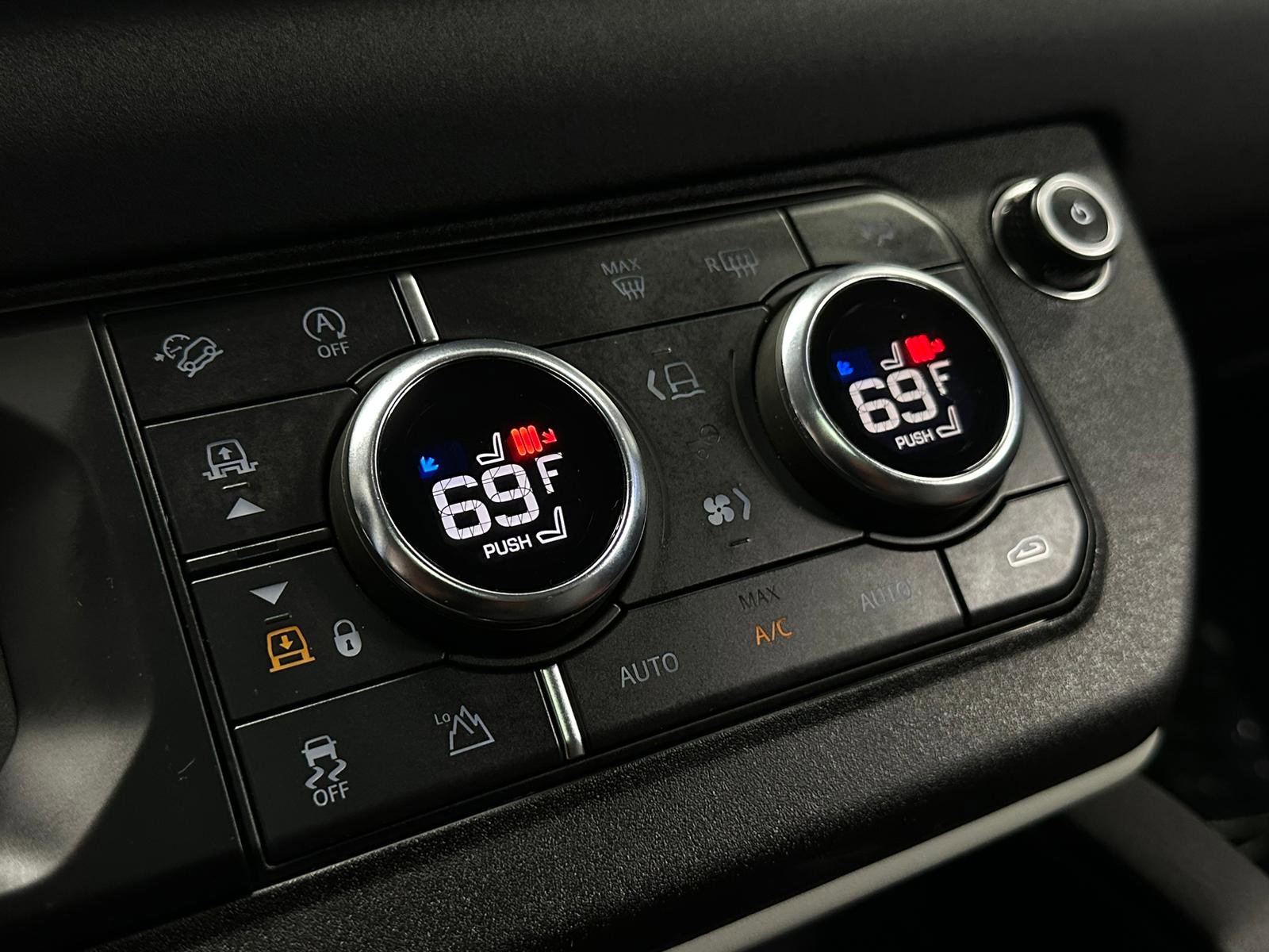 Used 2020 Land Rover Defender 110 First Edition image 39