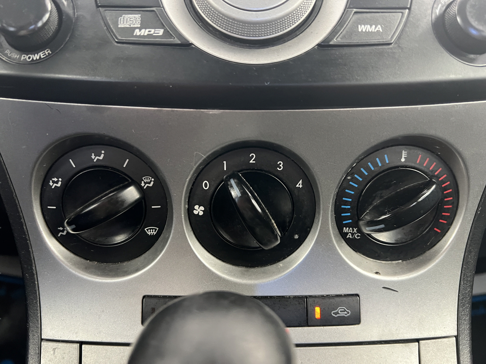 Used 2010 MAZDA MAZDA3 i Touring FWD image 20