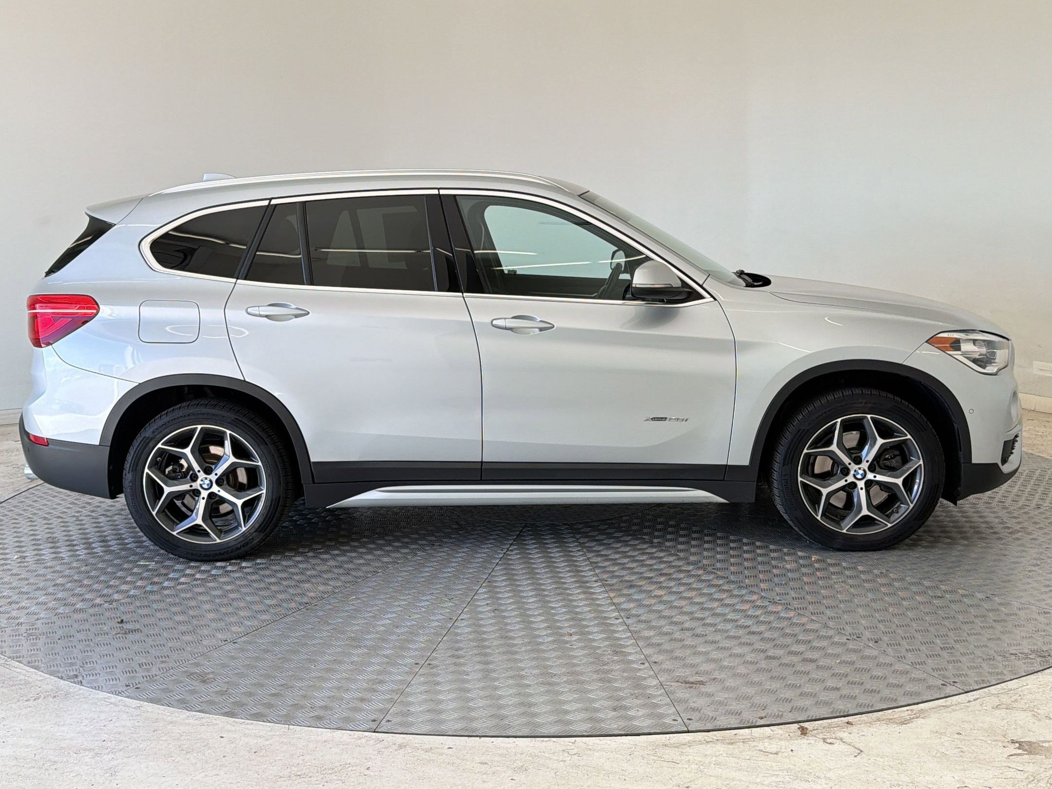 Used 2017 BMW X1 xDrive28i AWD/4WD image 8