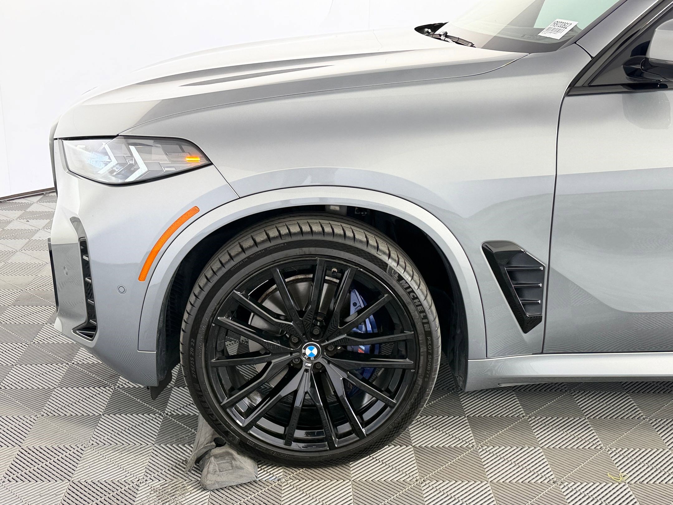 Used 2024 BMW X5 xDrive40i w/ M Sport Package AWD/4WD image 11