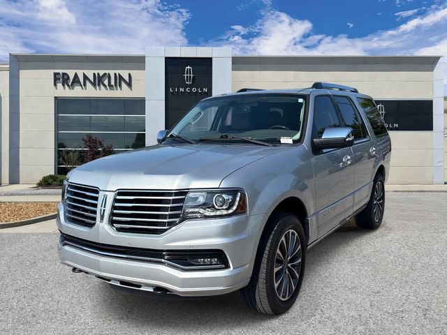 Used 2017 Lincoln Navigator Select AWD/4WD image 3