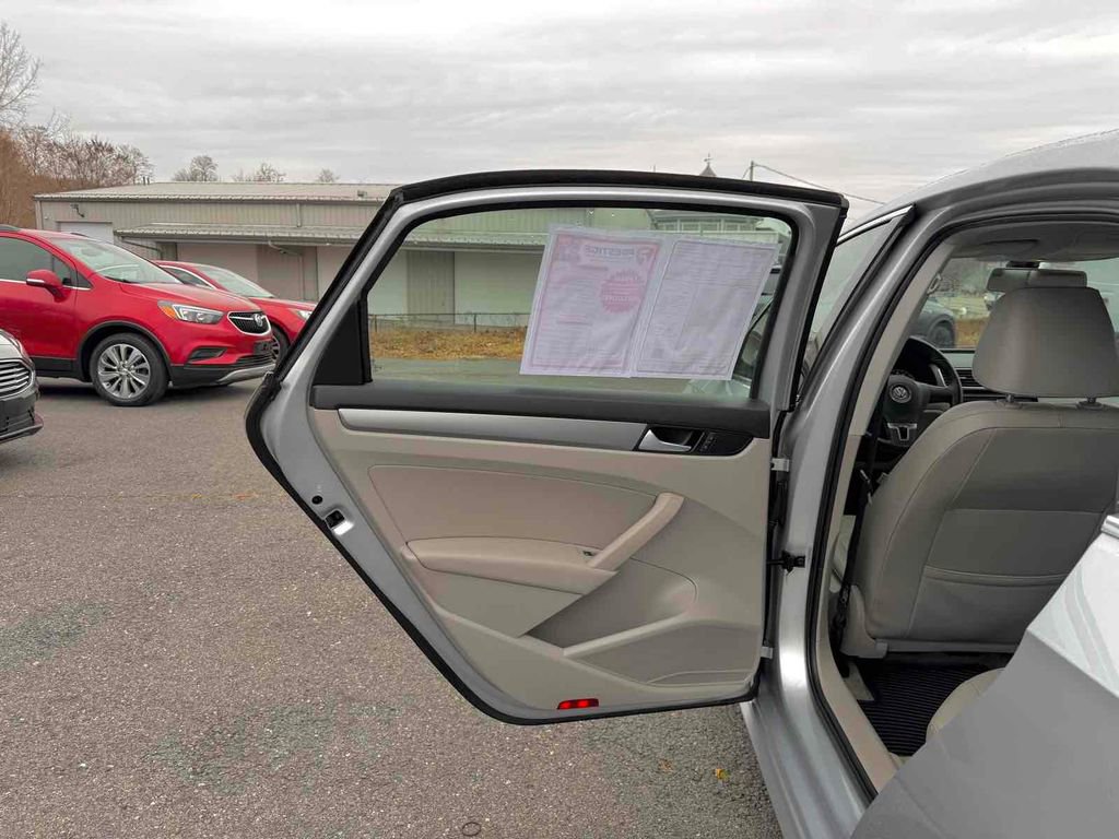 Used 2015 Volkswagen Passat 1.8T Limited Edition image 16