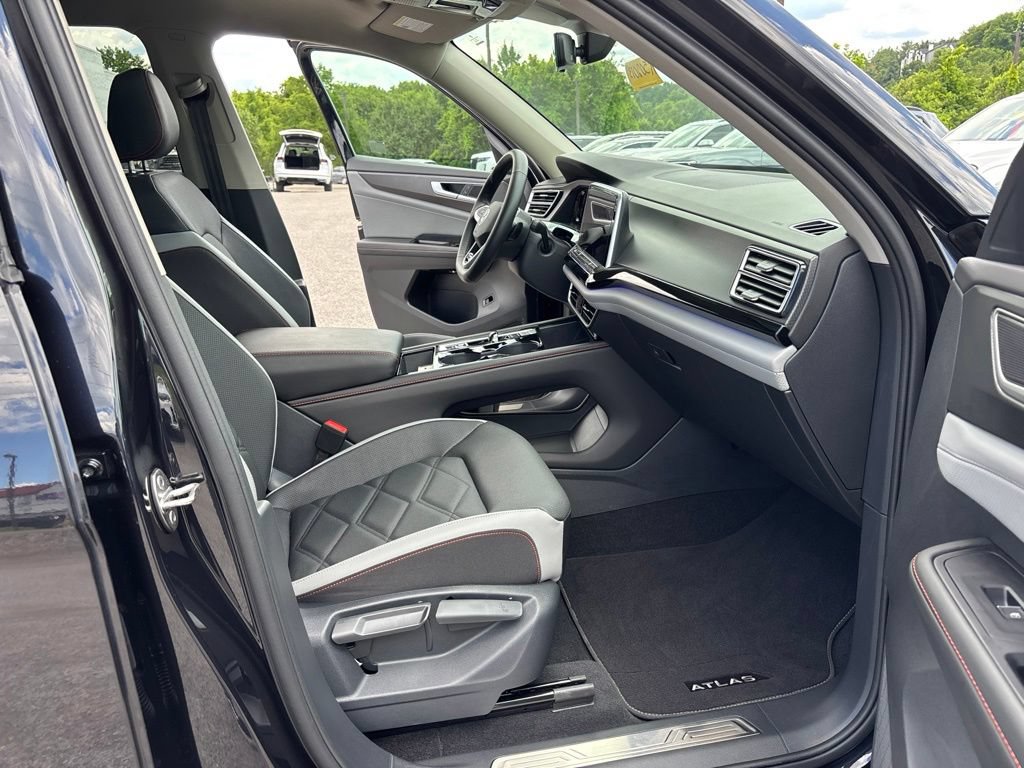 Used 2026 Volkswagen Atlas Peak Edition AWD/4WD image 23