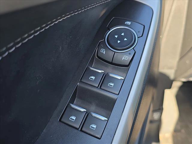 Used 2022 Ford Explorer XLT w/ Equipment Group 202A image 8