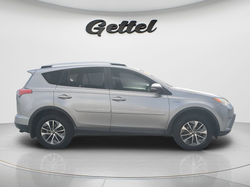 Used 2018 Toyota RAV4 XLE image 6
