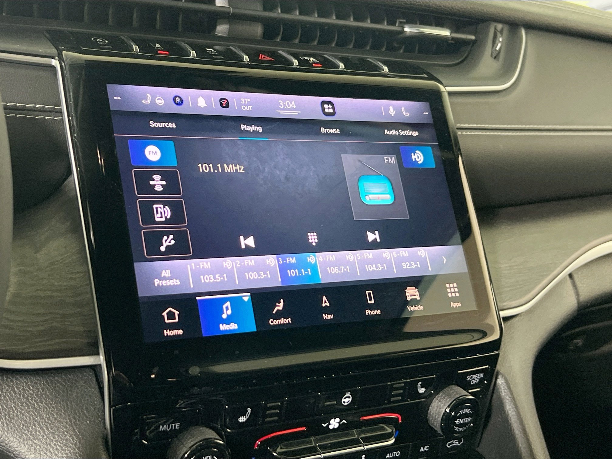 Used 2023 Jeep Grand Cherokee Limited image 15