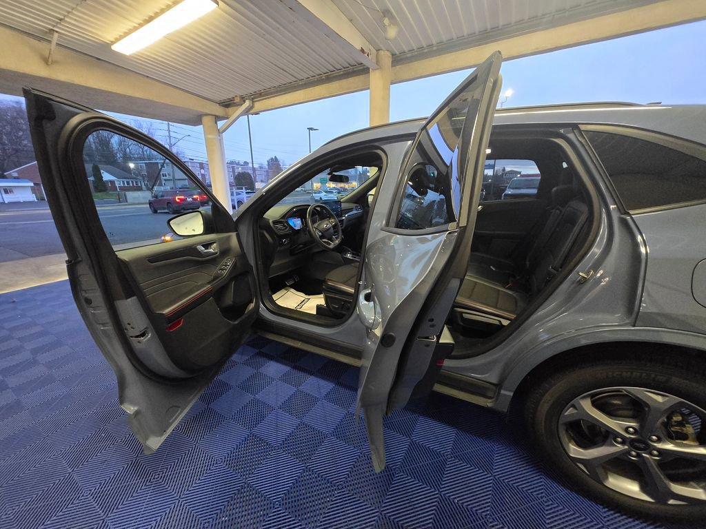 Used 2023 Ford Escape ST-Line w/ Tech Pack #1 image 23
