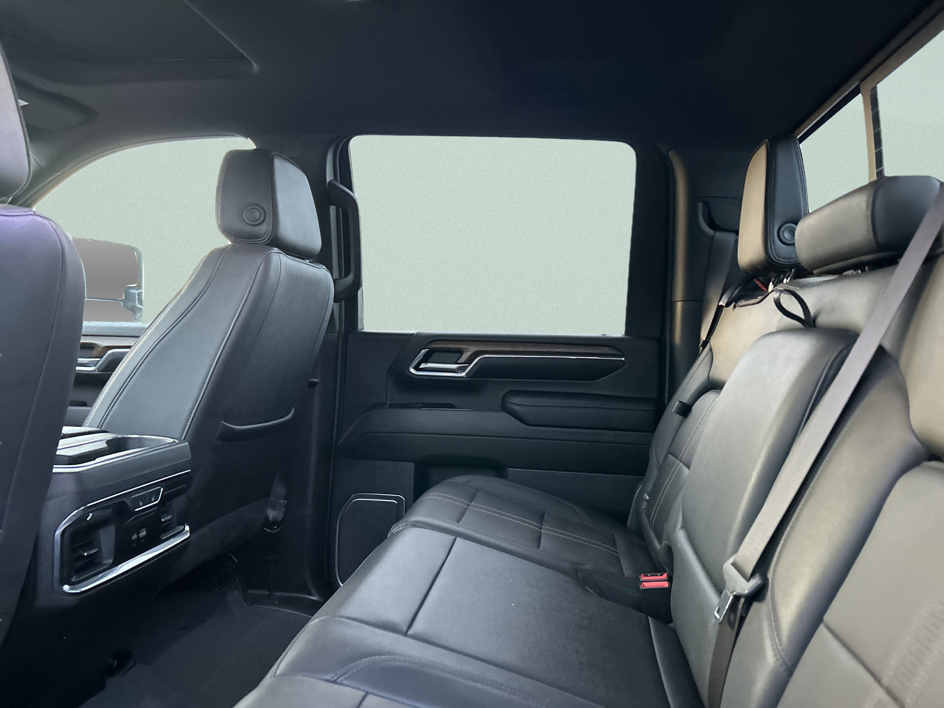 Used 2024 Chevrolet Silverado 2500 High Country w/ Technology Package image 11