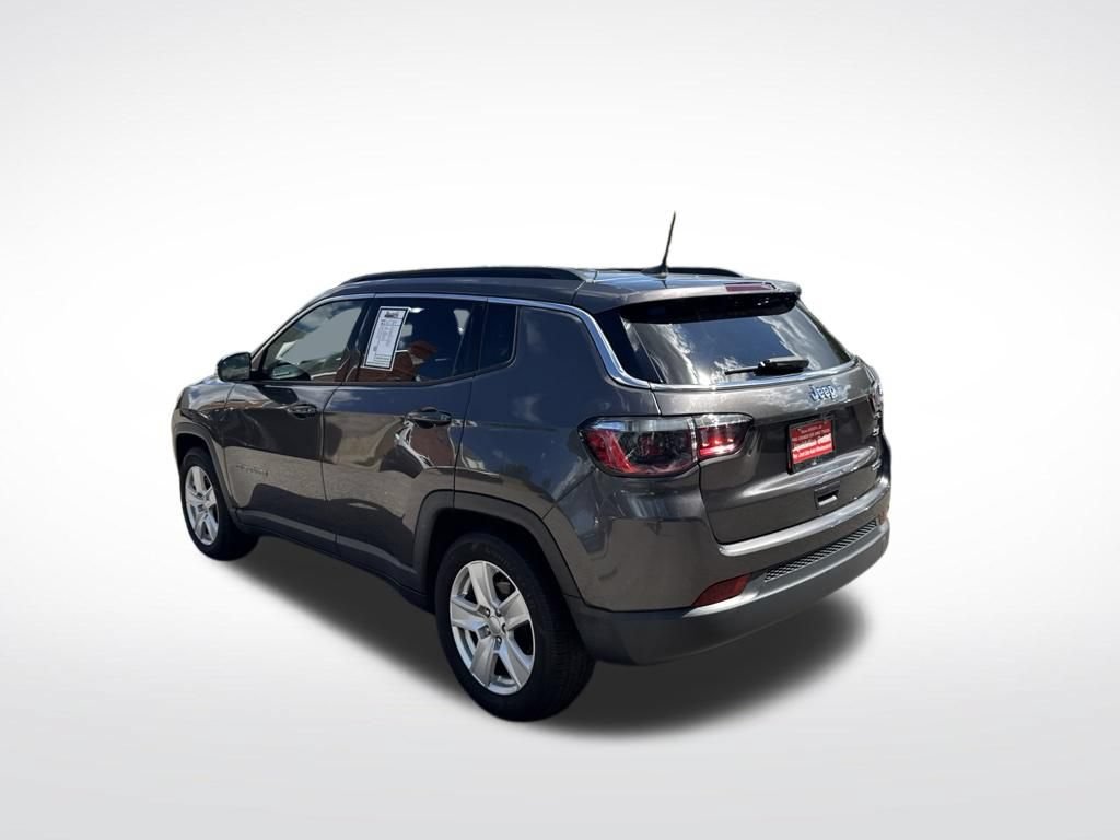 Used 2022 Jeep Compass Latitude w/ Convenience Group FWD image 3