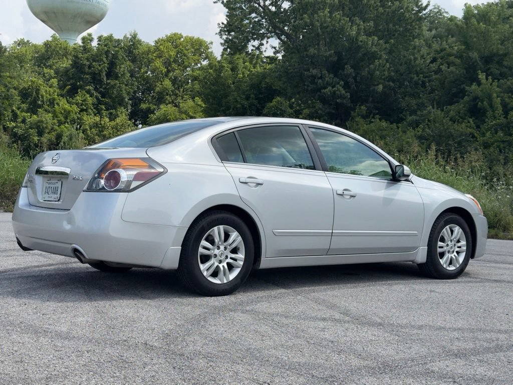 Used 2011 Nissan Altima 2.5 S w/ Convenience Pkg FWD image 4