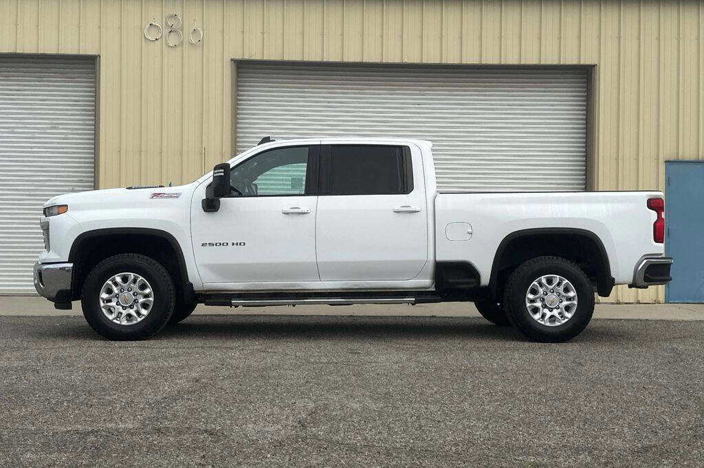Used 2024 Chevrolet Silverado 2500 LT image 3
