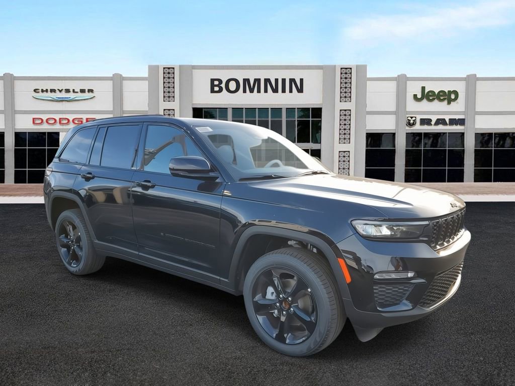 Used 2024 Jeep Grand Cherokee Limited w/ Black Appearance Package image 3