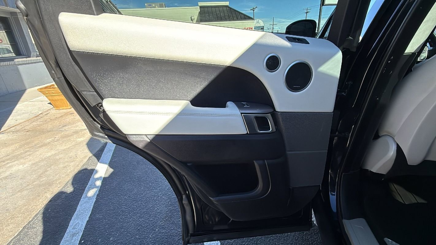 Used 2016 Land Rover Range Rover Sport HSE image 11