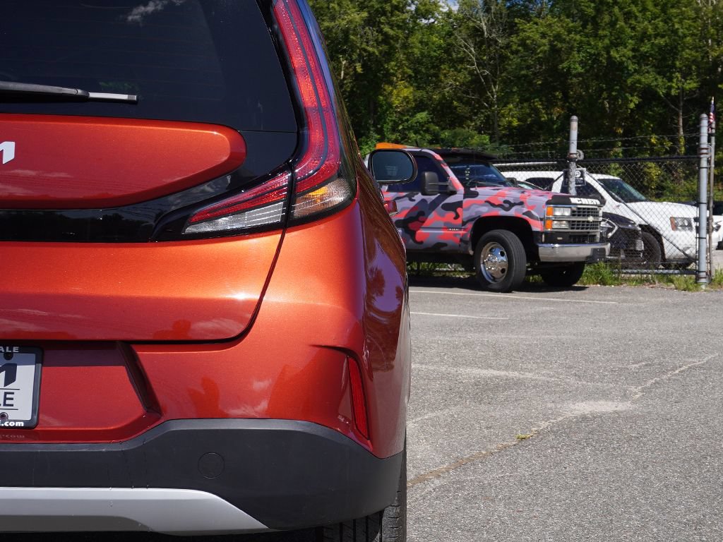 Used 2025 Kia Soul LX w/ LX Technology Package FWD image 14