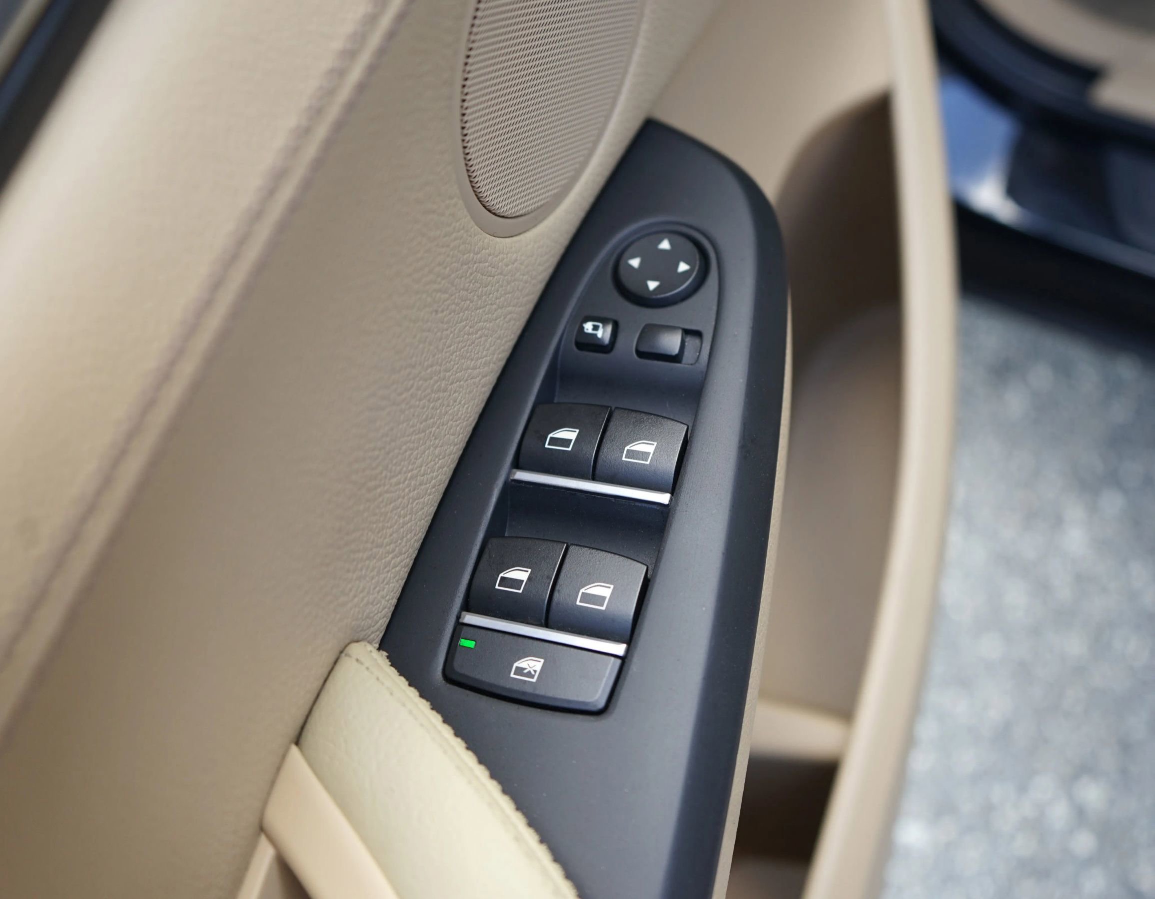 Used 2011 BMW X3 xDrive28i image 12