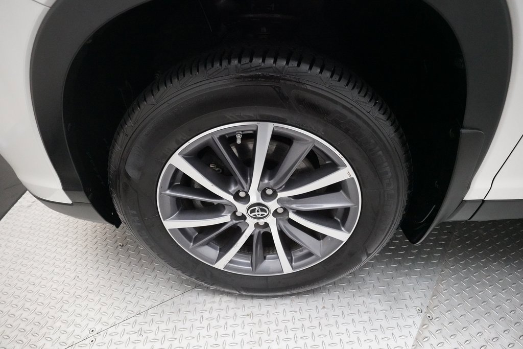 Used 2019 Toyota Highlander XLE image 27