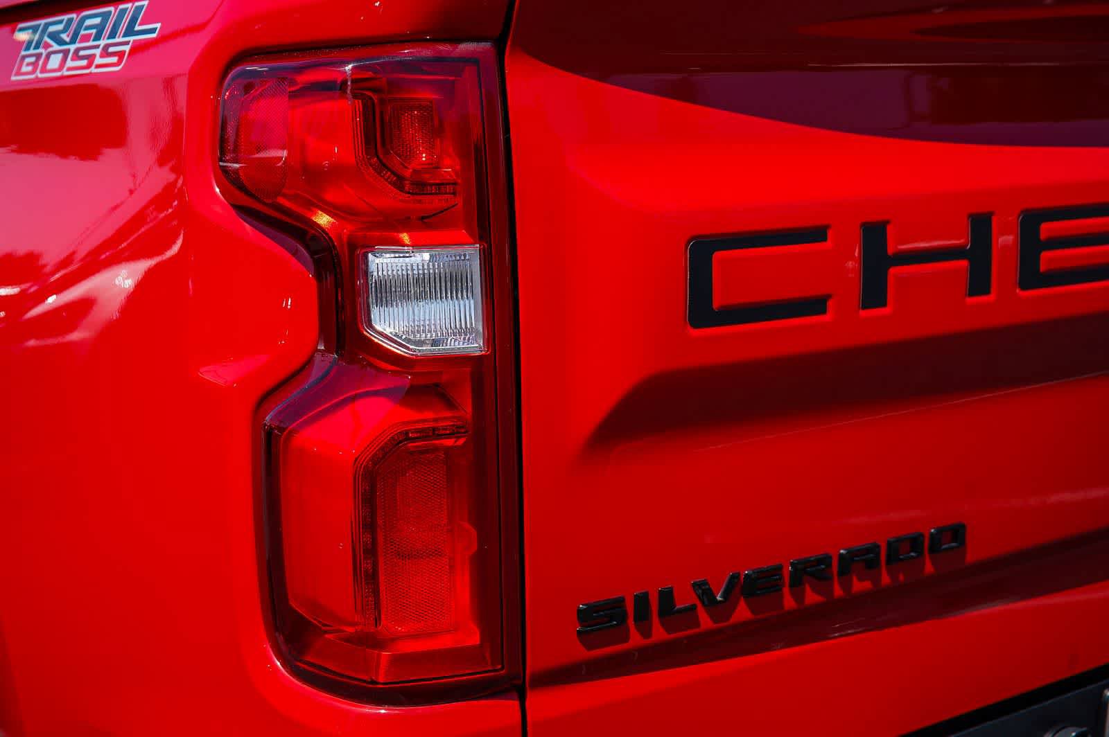Used 2021 Chevrolet Silverado 1500 LT Trail Boss w/ Bed Protection Package AWD/4WD image 8