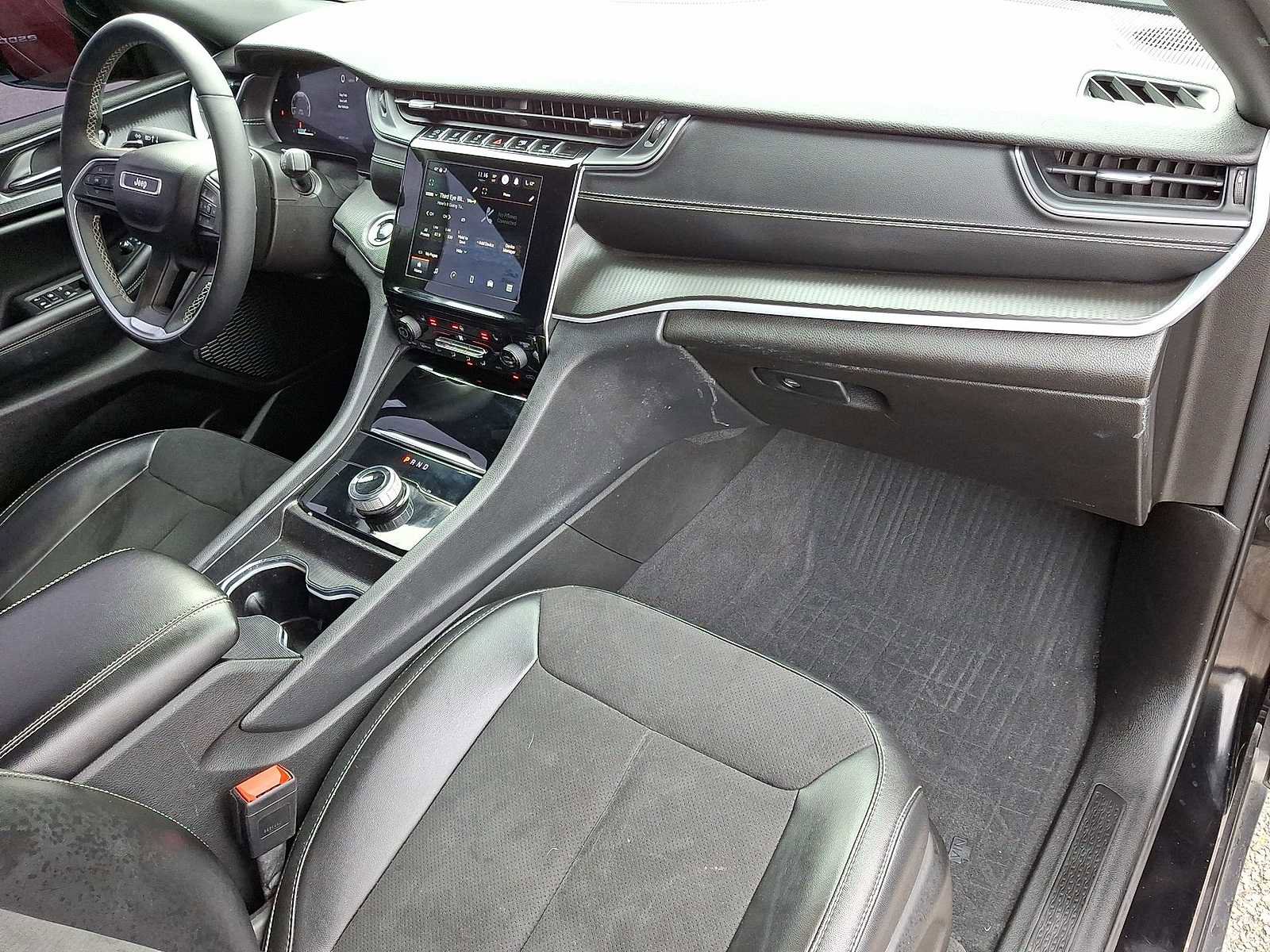 Used 2024 Jeep Grand Cherokee Altitude image 33