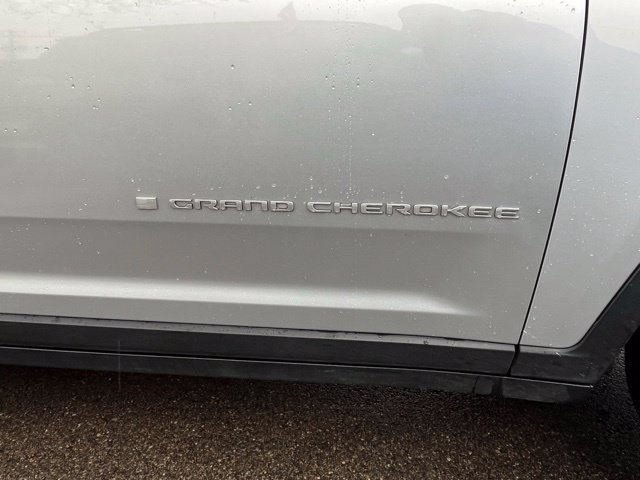 Used 2024 Jeep Grand Cherokee Limited AWD/4WD image 32
