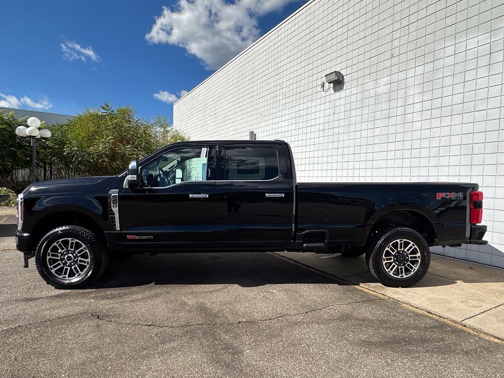 New 2027 Ford F250 Platinum w/ Platinum Plus Package AWD/4WD image 2