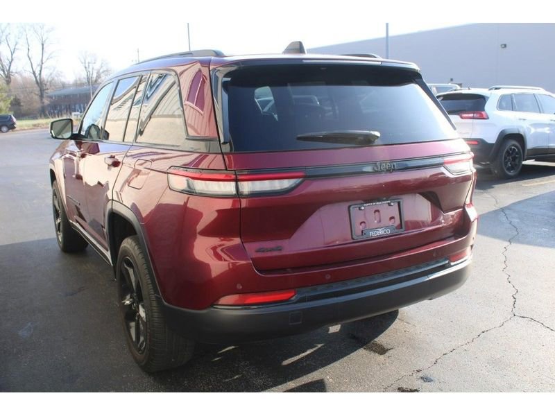 Used 2023 Jeep Grand Cherokee Altitude AWD/4WD image 6