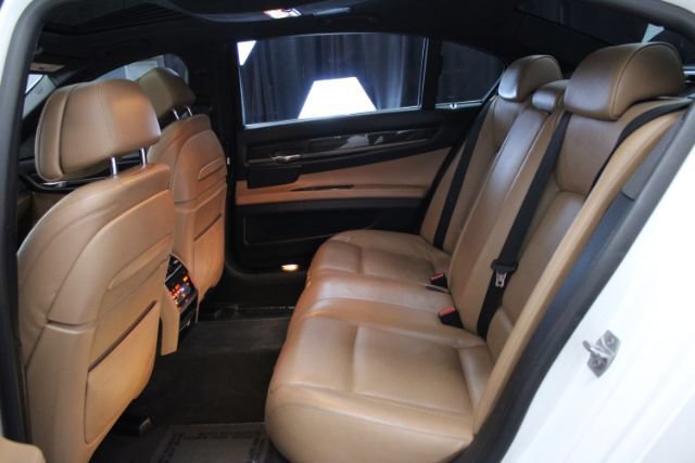 Used 2015 BMW 750Li xDrive AWD/4WD image 27