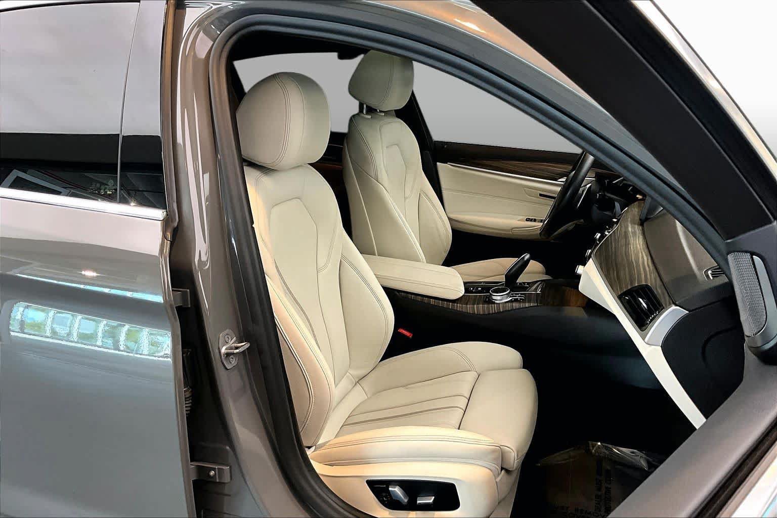 Used 2021 BMW 530i w/ Premium Package RWD image 8