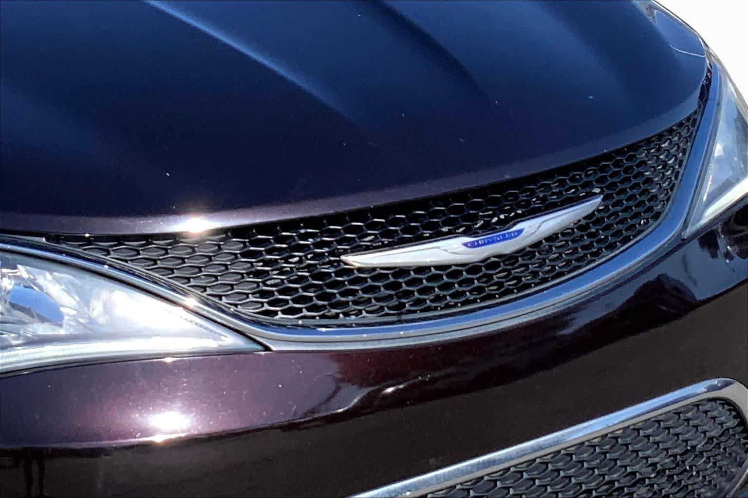 Used 2019 Chrysler Pacifica Limited FWD image 46
