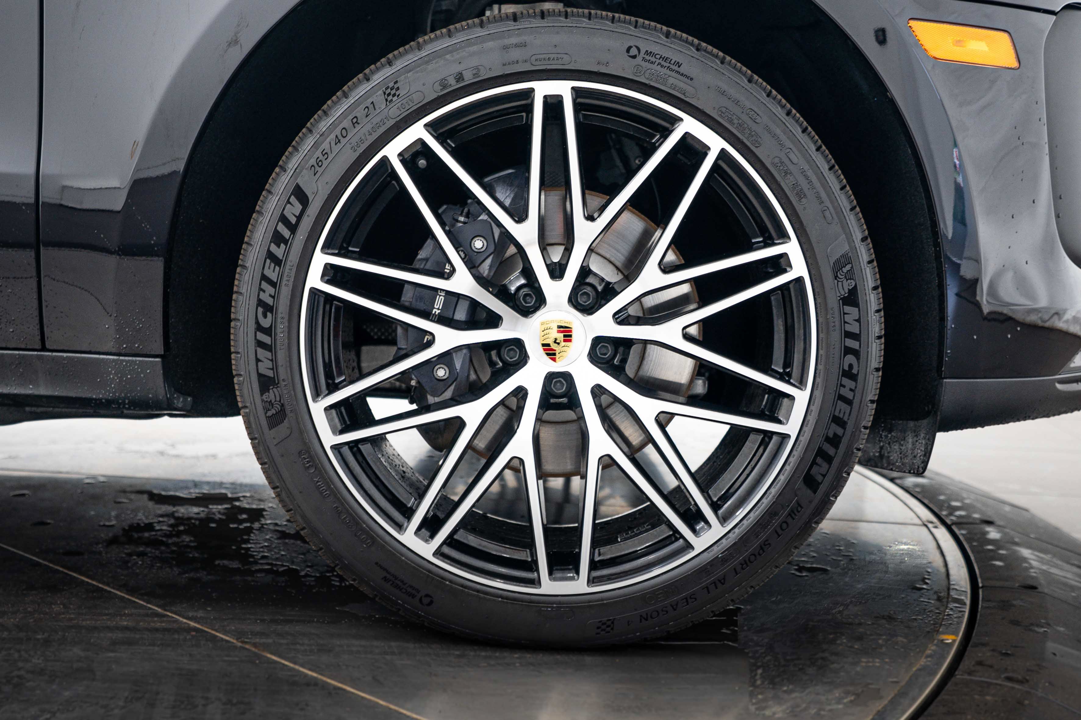 Certified 2026 Porsche Macan AWD/4WD image 11