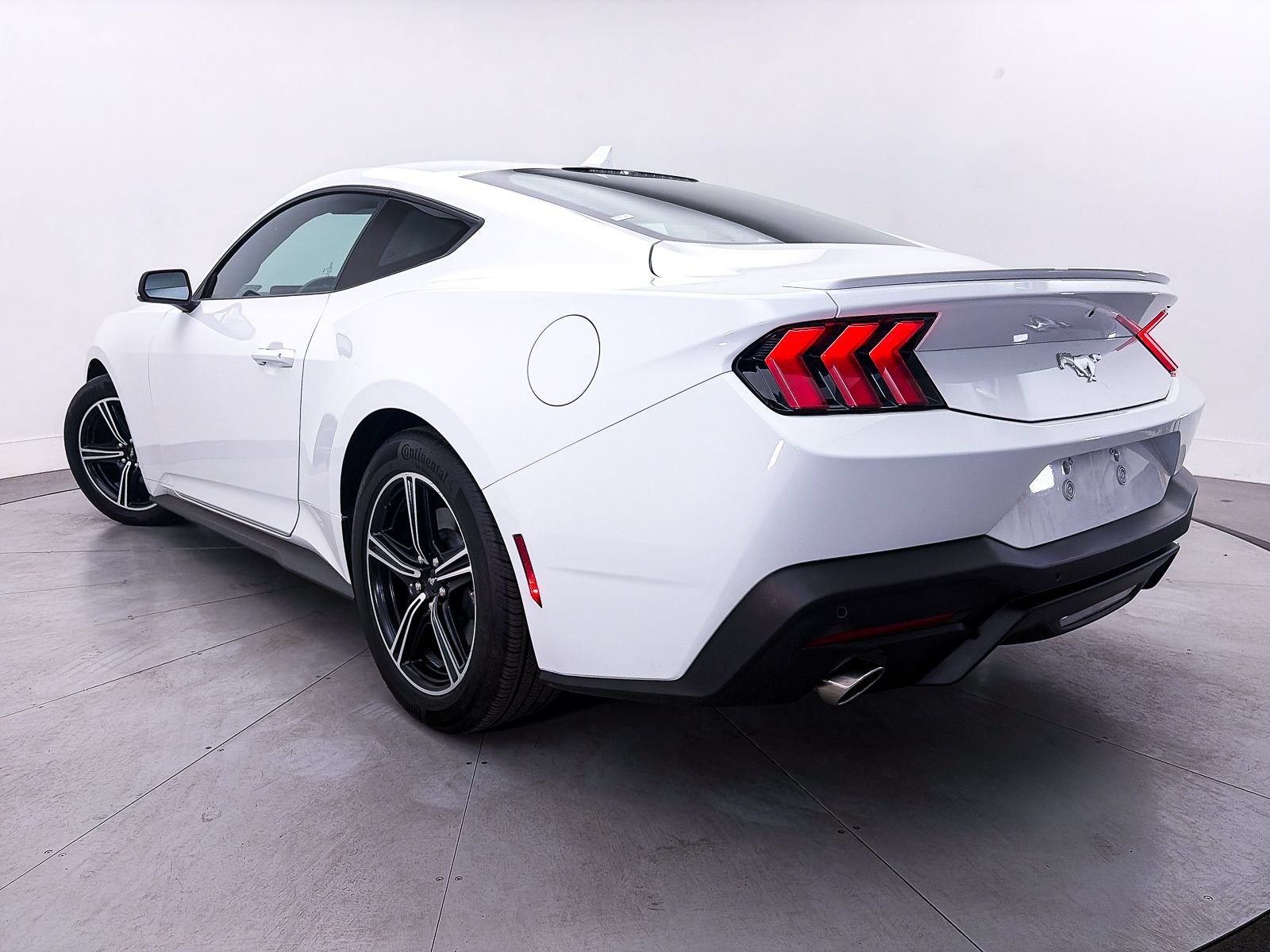 Used 2025 Ford Mustang Premium RWD image 3