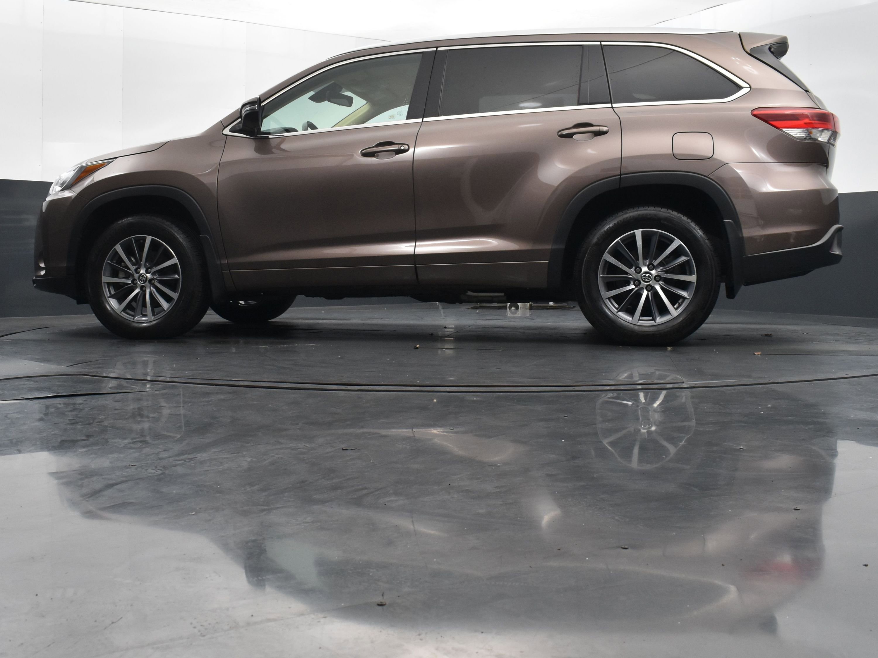 Used 2018 Toyota Highlander XLE image 37