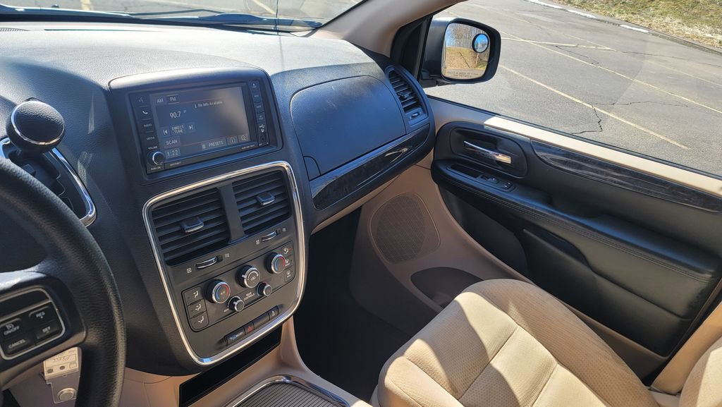 Used 2015 Dodge Grand Caravan SXT FWD image 22