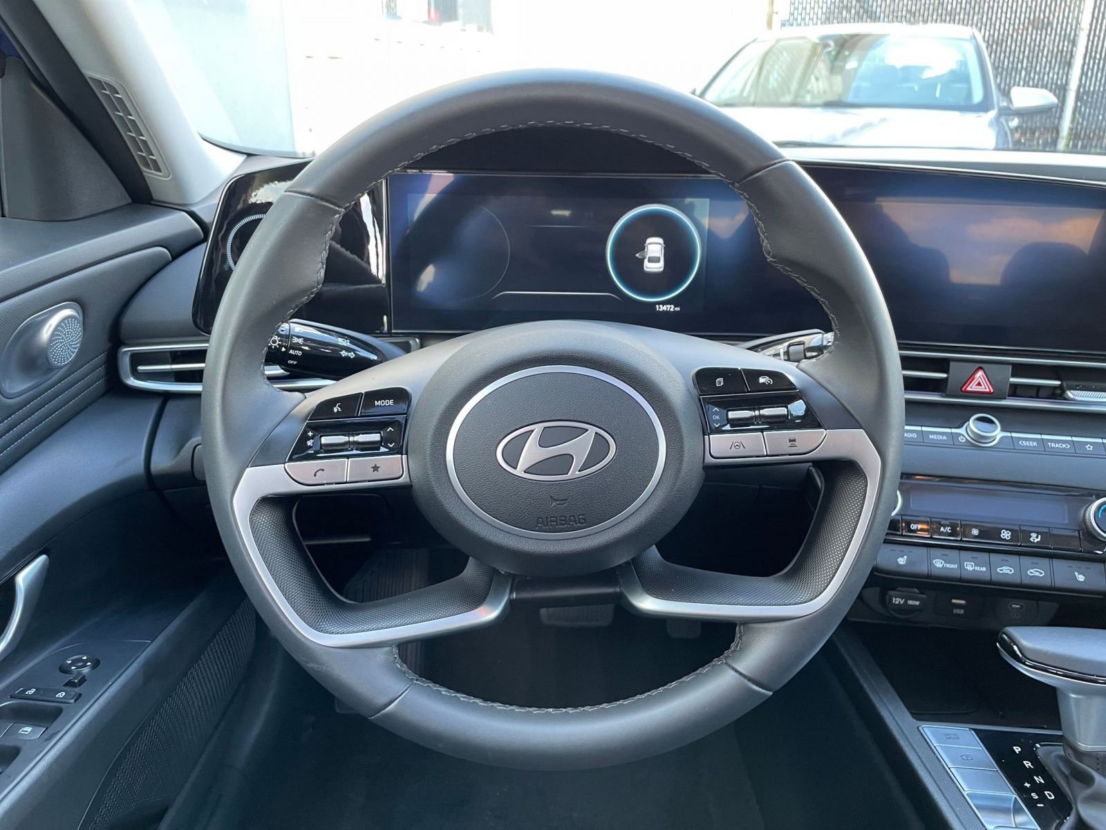 Used 2025 Hyundai Elantra SEL image 29