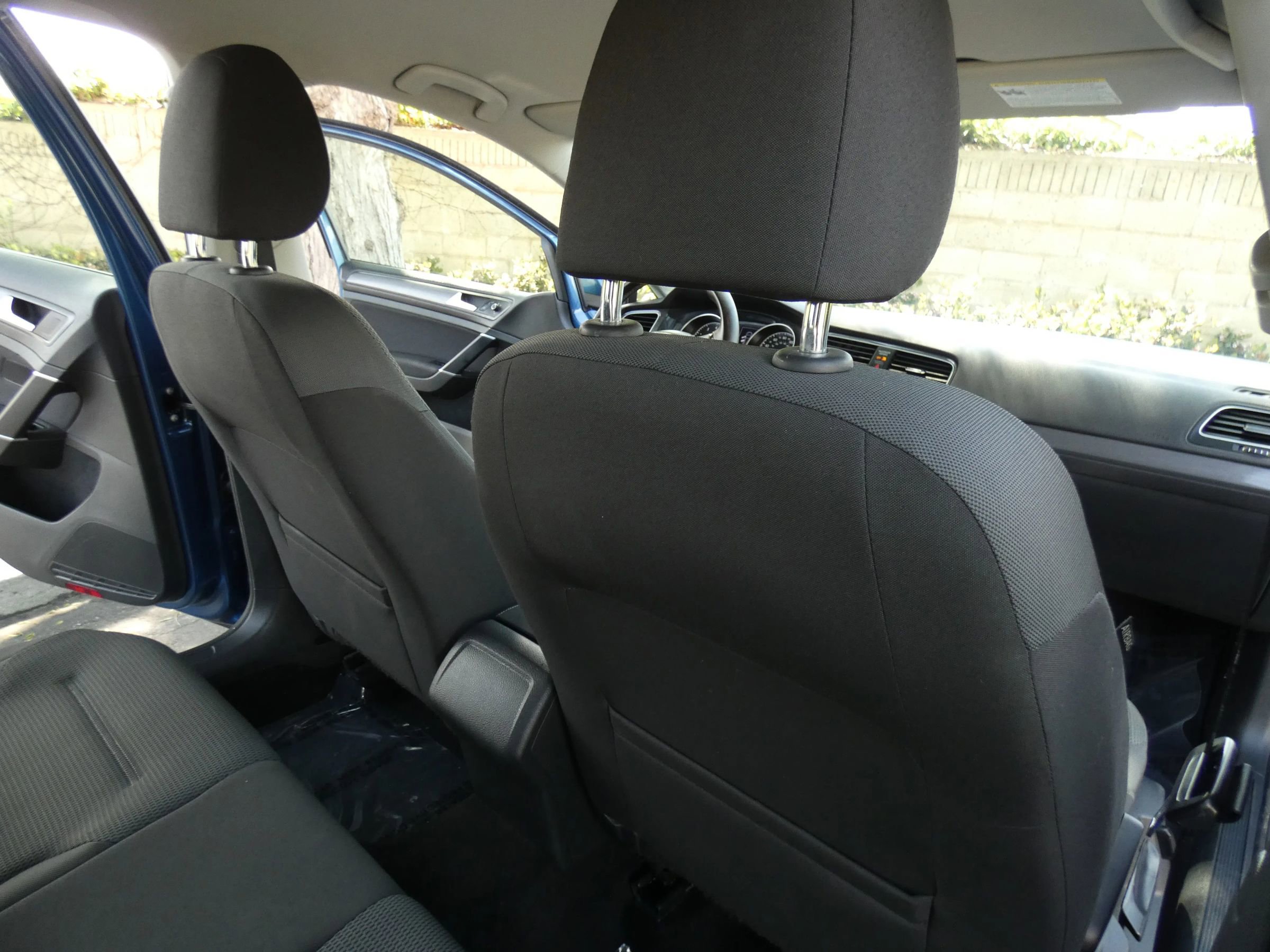 Used 2018 Volkswagen Golf S image 42