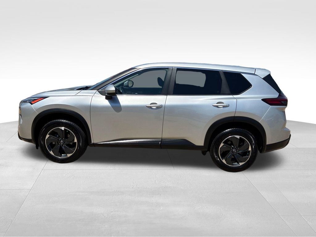 Used 2024 Nissan Rogue SV AWD/4WD image 2