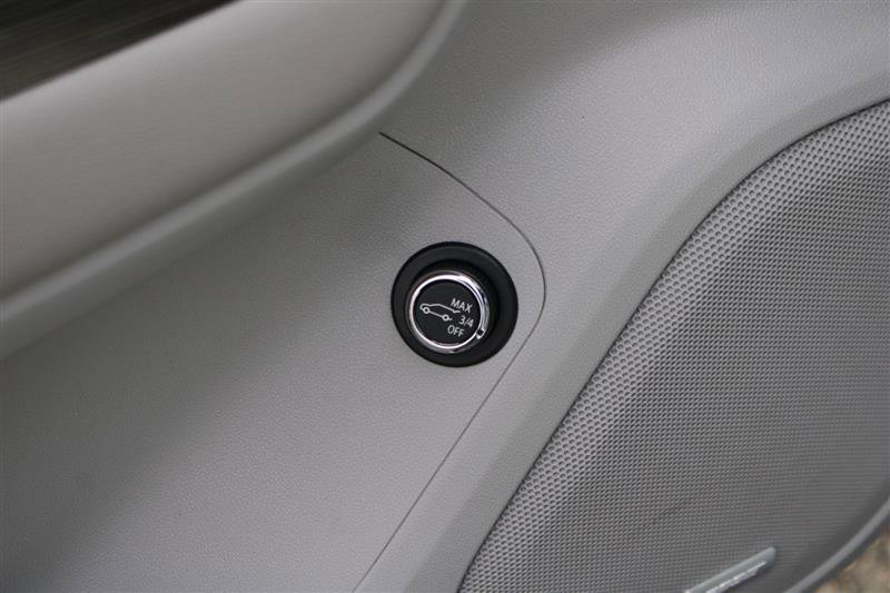 Used 2020 GMC Acadia SLT w/ Driver Alert Package II image 13